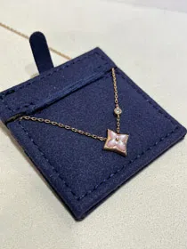 Louis Vuitton LV Pink Mother-of-Pearl Floral Diamond Rose Gold Necklace-3726  